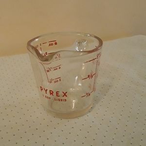 Pyrex Vintage pre 1953 1 cup measuring cup